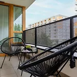 Modern With Balcony Mokotow Business Centre By Renters Apartmán