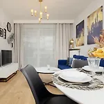 Modern With Balcony Mokotow Business Centre By Renters Апартаменты